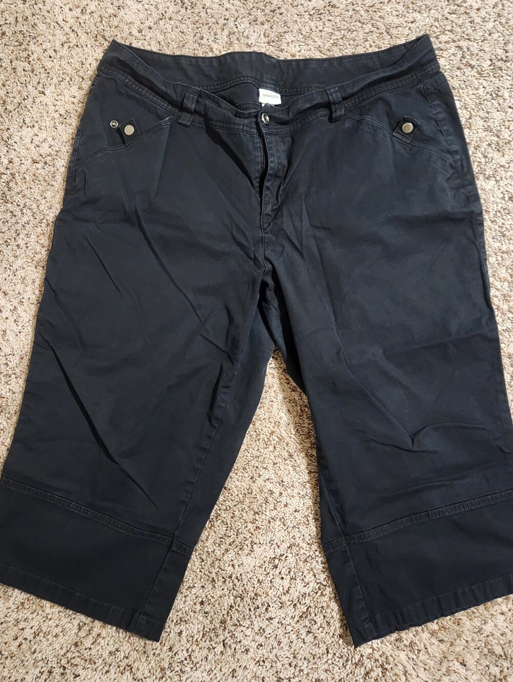 Venezia Black Capris